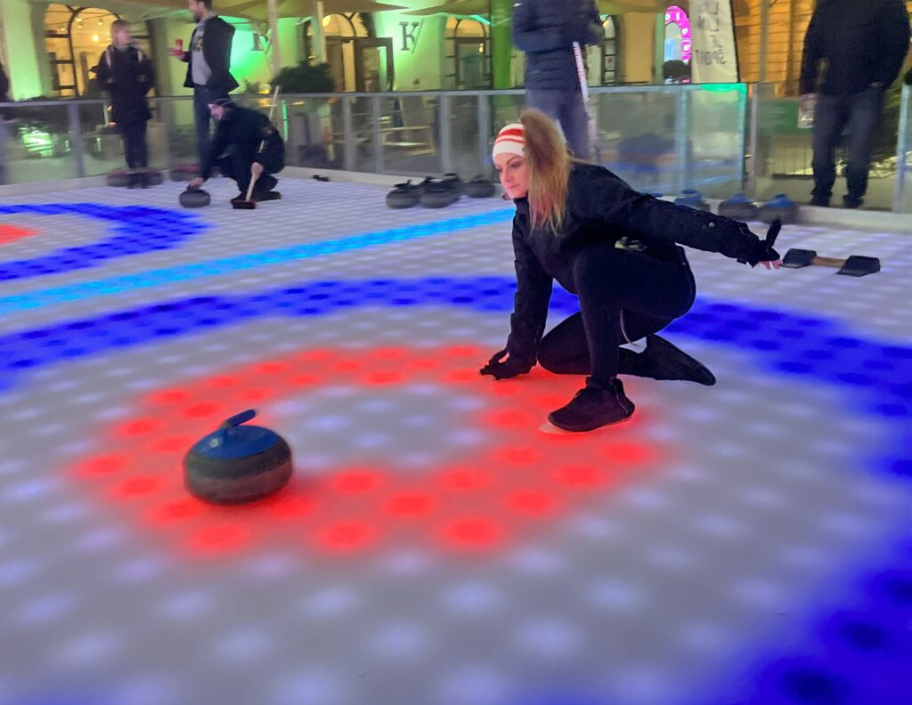 Curling turnir na drsališču